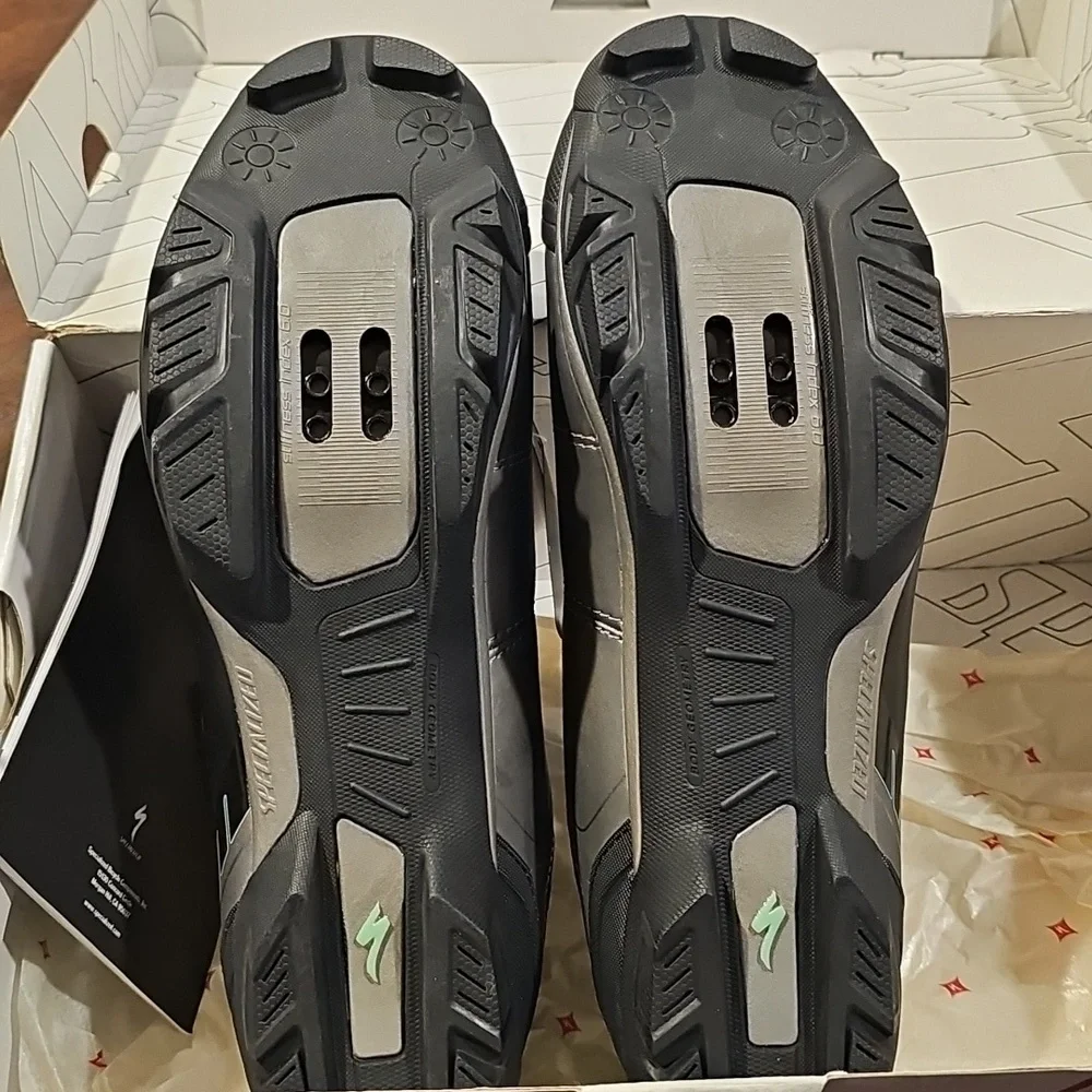 Specialized Motodiva WMN Sz 11 Black Titanium New In Box